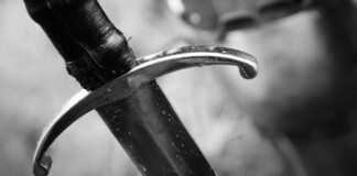 Лицарський меч віком тисячу років виявили на південному заході Польщі Лицарський меч віком тисячу років виявили на південному заході Польщі