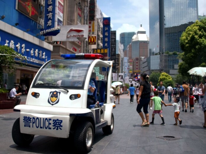 У Китаї 12-річний хлопчик викрав батькову машину і проїхав на ній 200 км