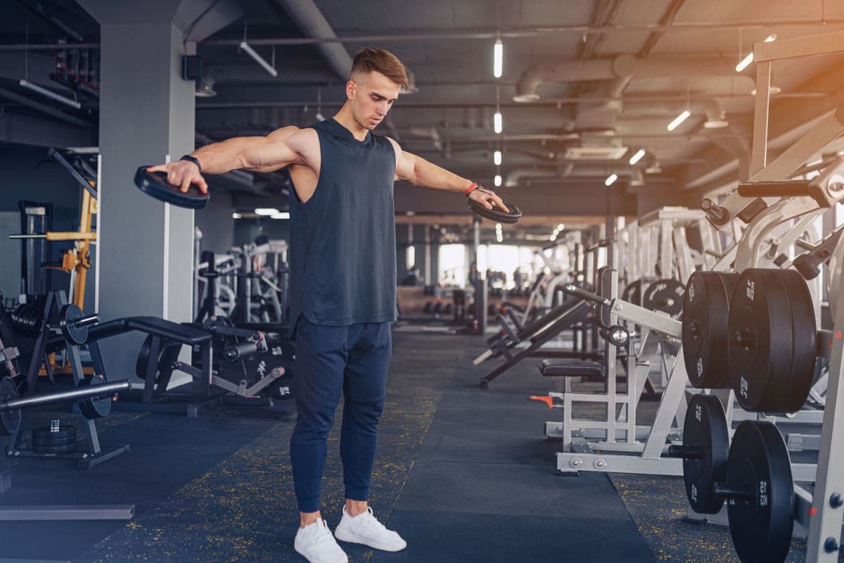 Як качати плечі