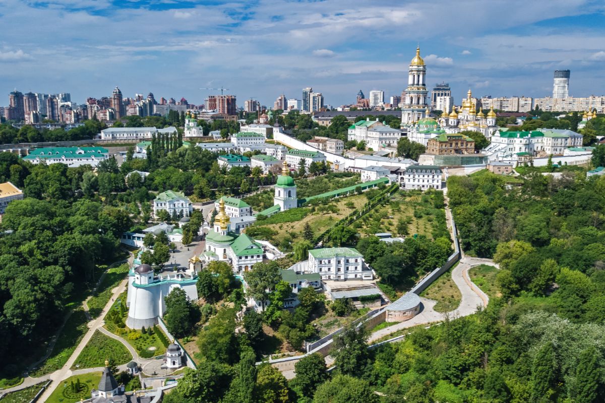 Берлін поки не хоче ставати містом-побратимом Києва фото 2 Берлін поки що не хоче стає містом-побратимом Києва: місто зосередилося на допомозі української столиці під час війни. Фото: JaySi/shutterstock.com