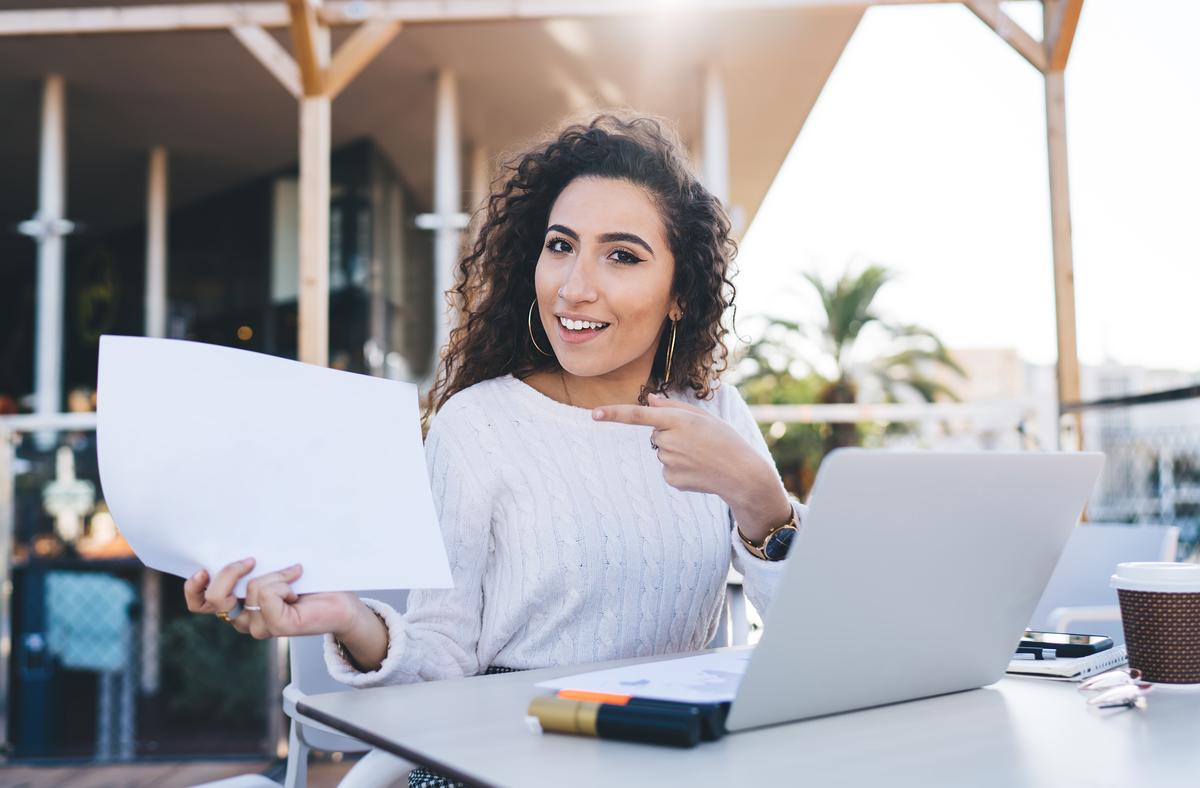 Фінансові поради знаменитостей: чи можна їм довіряти фото 2 Фінансові поради знаменитостей часто виявляються лише рекламою. Фото: GalacticDreamer/shutterstock.com