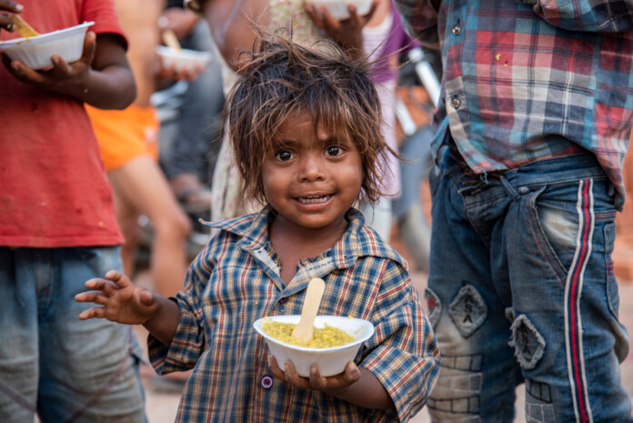 Кількість бідних в Індії скоротилася вдвічі