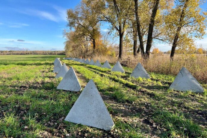 що й навіщо будують на кордоні з Україною