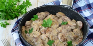 Бюджетно та дуже смачно: куряча печінка у вершках