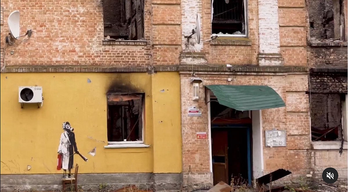 Бенксі опублікував відео з роботами в Україні