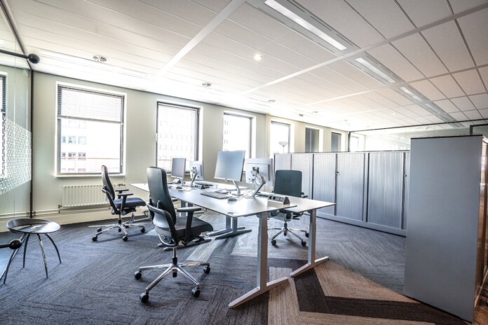 Дослідження Intermedia: гібридна робота вже застаріла