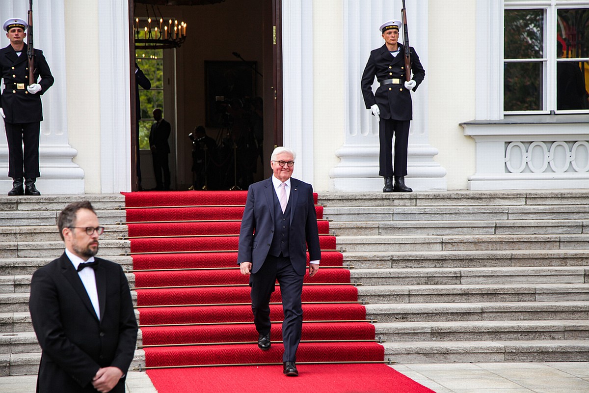 Він не побоявся визнати, що раніше приймав помилкові рішення щодо Росії – був прихильником «Північного потоку – 2», незважаючи на попередження партнерів.  Однак зазначив, що визнання помилок — вірна ознака того, що він не повторить їх у майбутньому.  Matthias Wehnert / shutterstock.com 