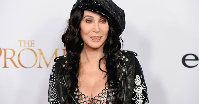 Співачка Шер зустрічається з продюсером, який молодший за неї на