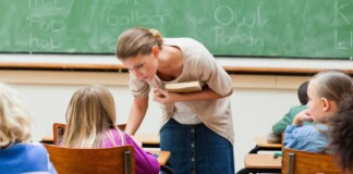 З понеділка у Рівному діти повертаються за парти