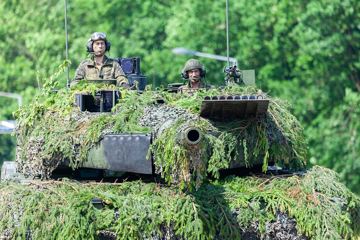 Головний армійський інспектор Німеччини: знадобляться роки, щоб озброїти війська фото 2 Інспектор армії Альфонс Майс не бачить серйозних покращень у оснащенні військ, незважаючи на спеціальний фонд у розмірі 100 мільярдів євро, виділений для Бундесверу. Filmbildfabrik/shutterstock.com