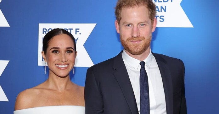 Чому публіка потішається над різдвяною листівкою Меган Маркл