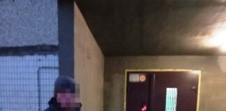 Пограбував біля під’їзду: у Вараші підозрюваному загрожує до десяти років за ґратами