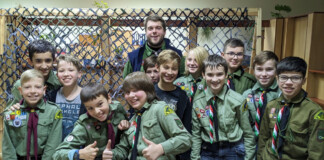 діти плели маскувальні сітки