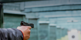 У Рівному судитимуть чоловіка, який пострілом влучив у дитину