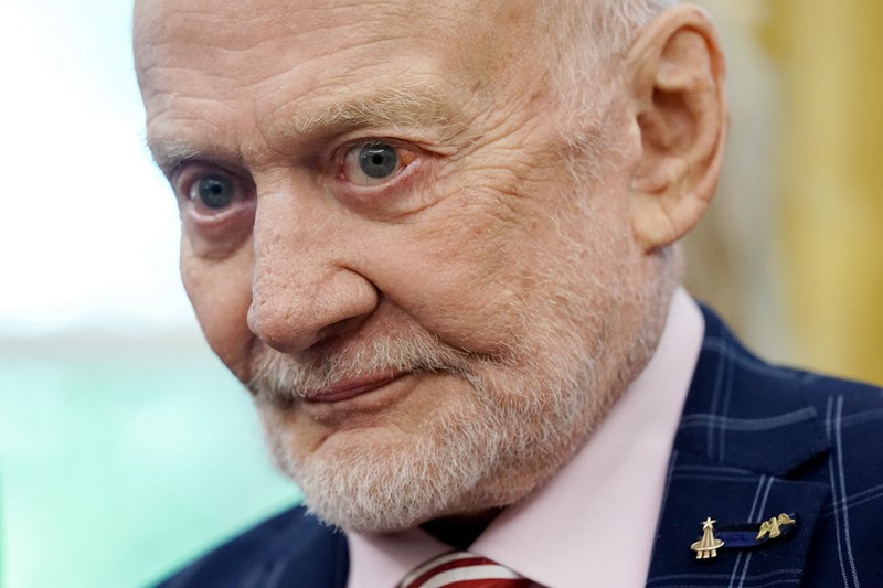 Як виглядає 63-річна наречена 93-річного астронавта Базза Олдріна