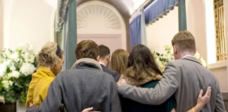 А чи можна не в чорне? Як правильно одягатися на похорон