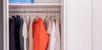 10 питань, які потрібно поставити собі, коли знаєте шафу з одягом