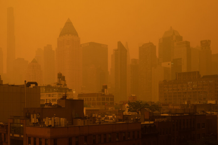 Лісові пожежі в Канаді та дим у Нью-Йорку