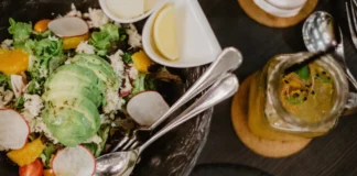 Легко та корисно! Яєчний салат з авокадо