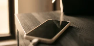 Розвіяні міфи про нічну зарядку смартфона