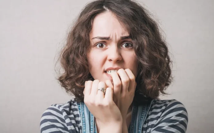 гризе нігті