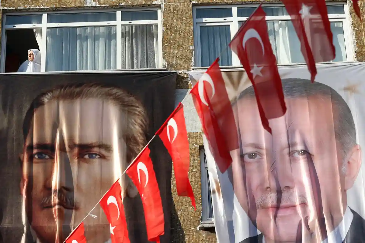 100 років Туреччини – нелюбима Ердоганом спадщина Ататюрка фото 1 100 років Туреччини: Кемаль Ататюрк (л) заснував Туреччину 1923 р., сьогодні держава очолює Реджеп Тайіп Ердоган.