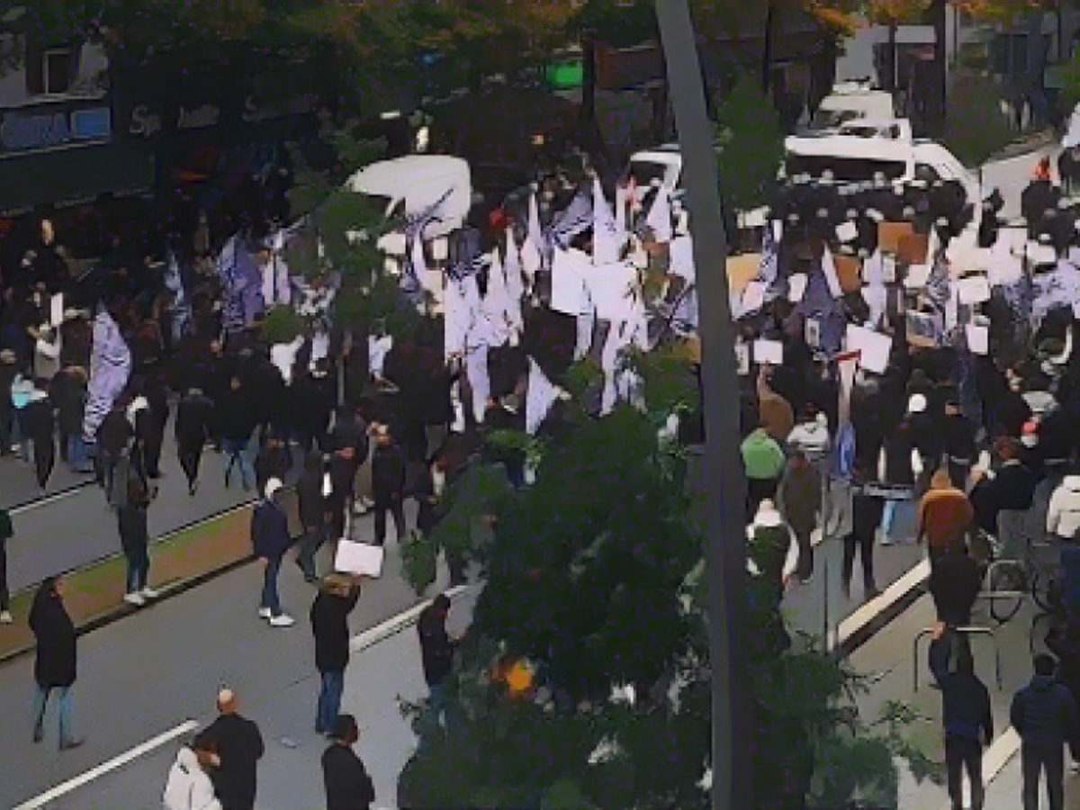 Штайндам перекрито.  Поліція виїхала на місце події разом із першими силами