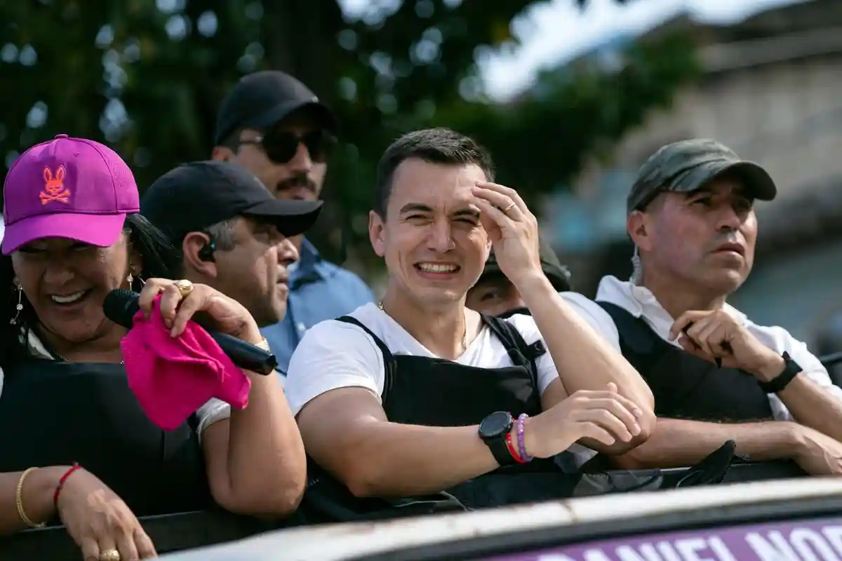 35-річний нащадок бананового магната перемагає на виборах в Еквадорі