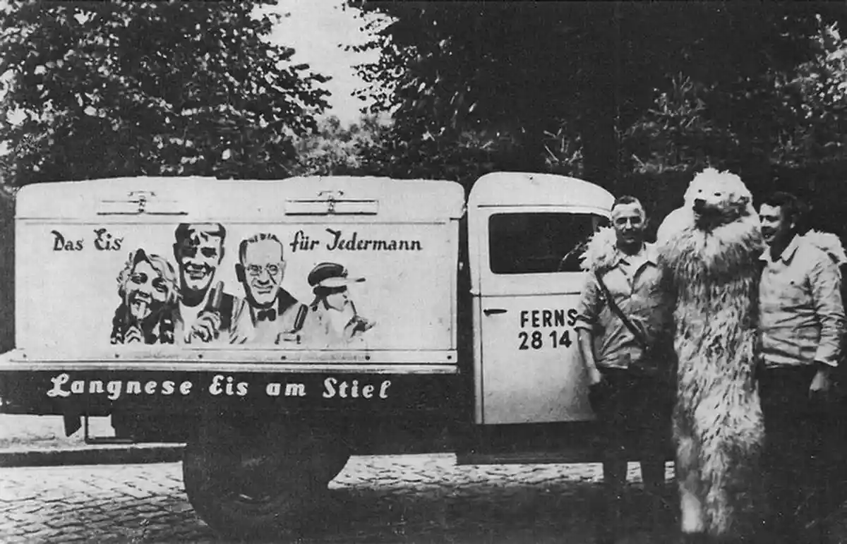 Хто першим встромив палицю в кригу