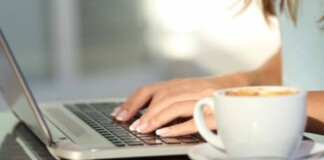 ноут і дівчина