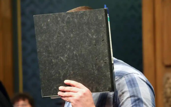 Виправдувальний вирок після пожежі у центрі для біженців