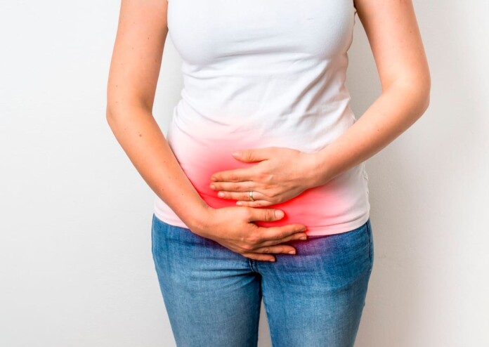 живіт болить