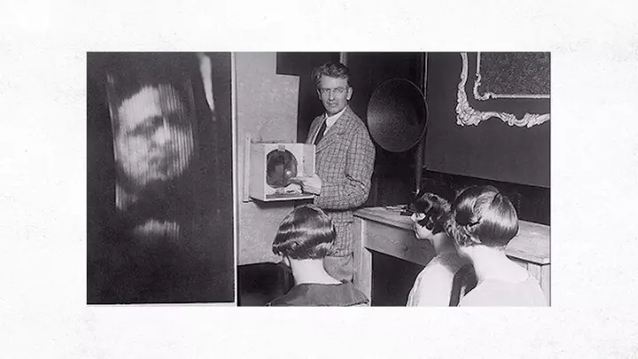 Джон Берд демонструє перший телевізор