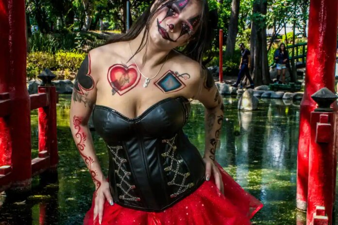 Млинове колесо кабаре Мулен Руж впало і розбилося