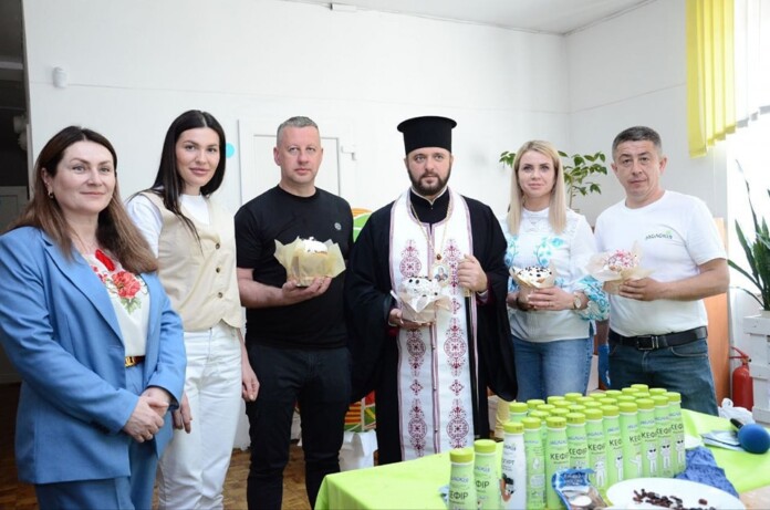 Митрополит Іларіон благословив великодні паски