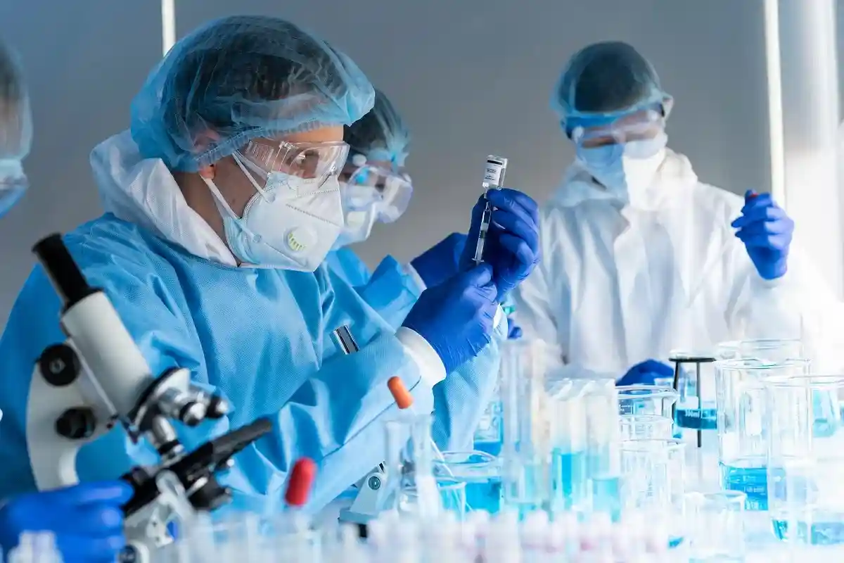 Виявлення коронавірусу. Фото: Sirichai Saengcharncha/shutterstock.com