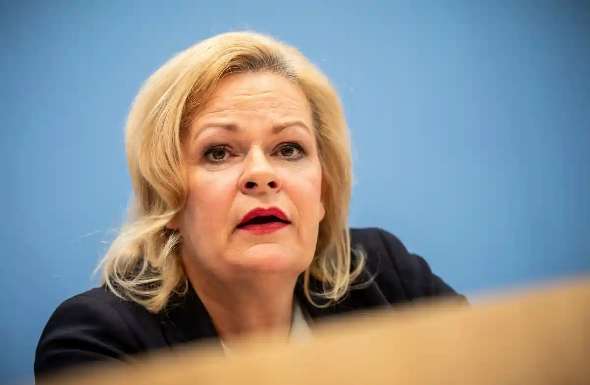 Ненсі Фезер, федеральний міністр внутрішніх справ та внутрішніх військ. Фото: Michael Kappeler/dpa.