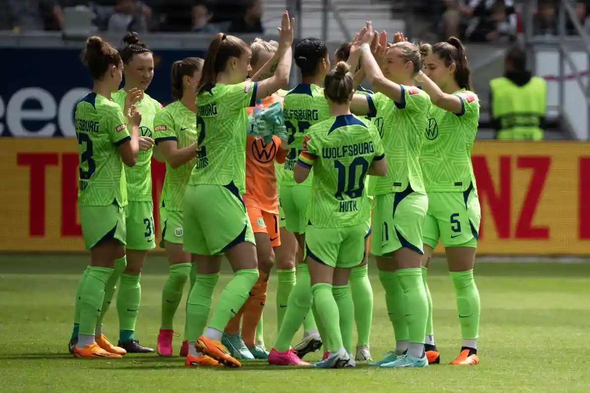 Жінки-футболістки "Вольфсбурга. Фото: Sebastian Gollnow/dpa