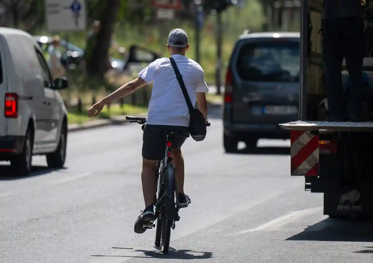 Велосипедисти у Берліні. Фото: Monika Skolimowska/dpa