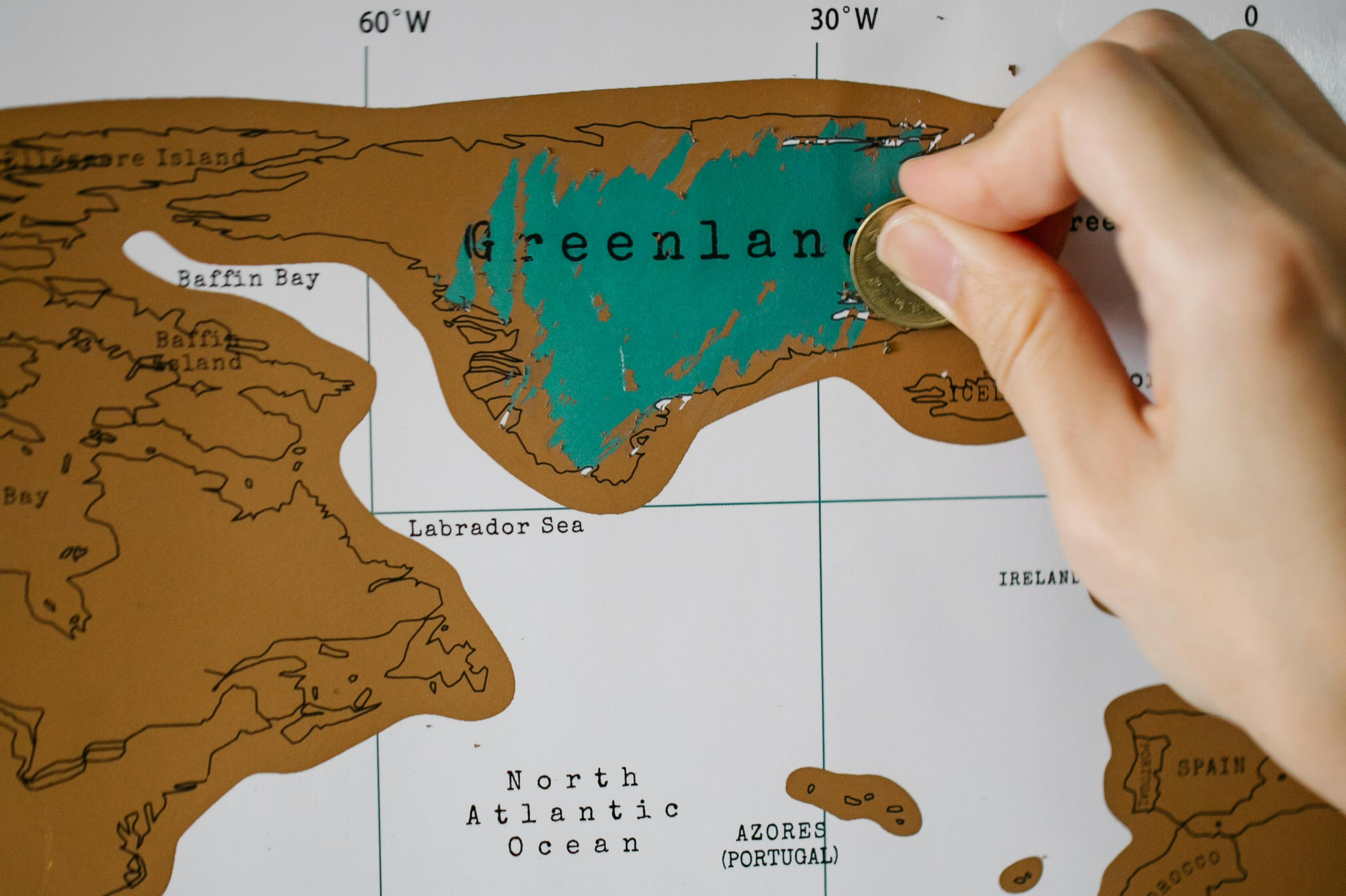 Гренландія на карті. Фото: Лара Джеймсон / Pexels.com