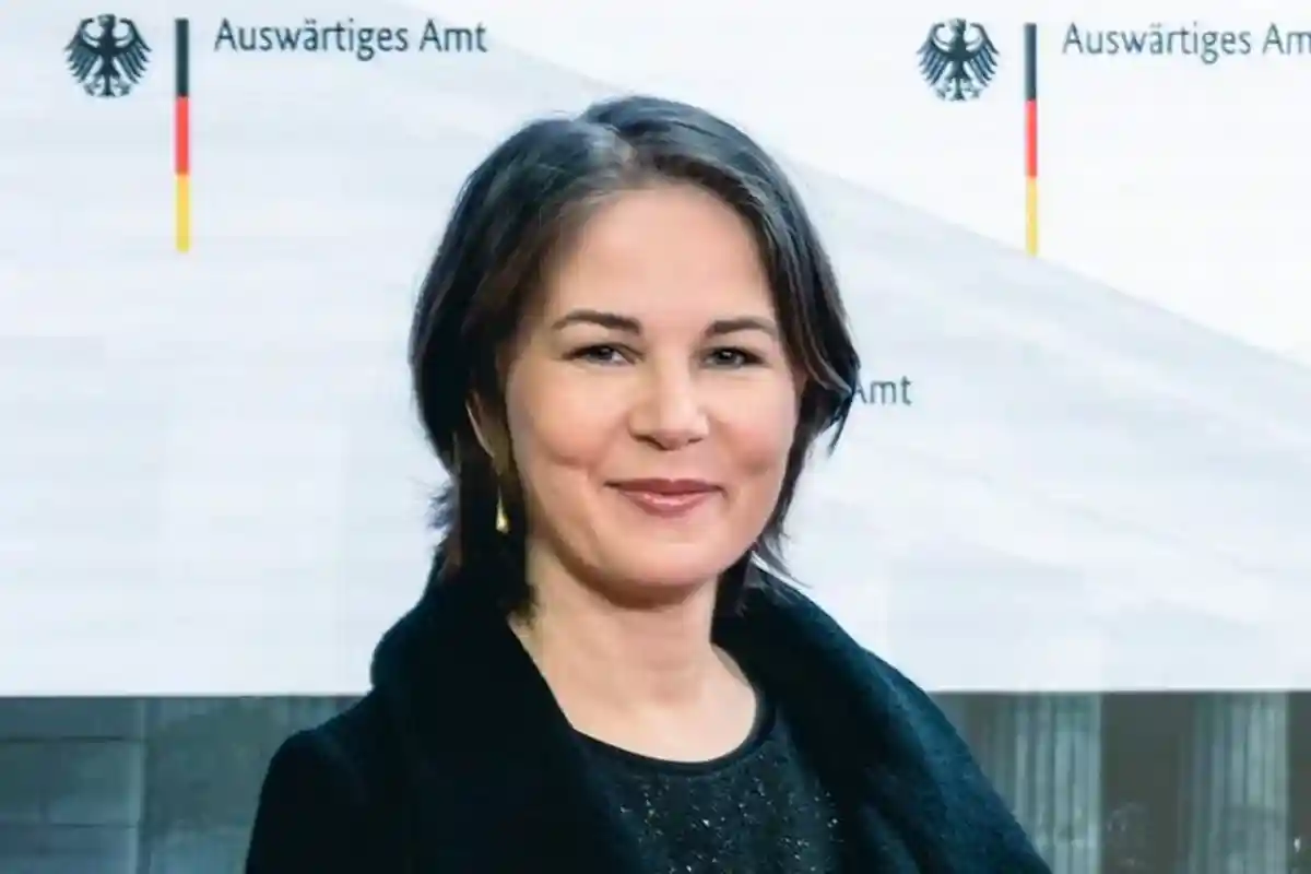 подати заяву на візу до Німеччини онлайн. Анналена Бербок.