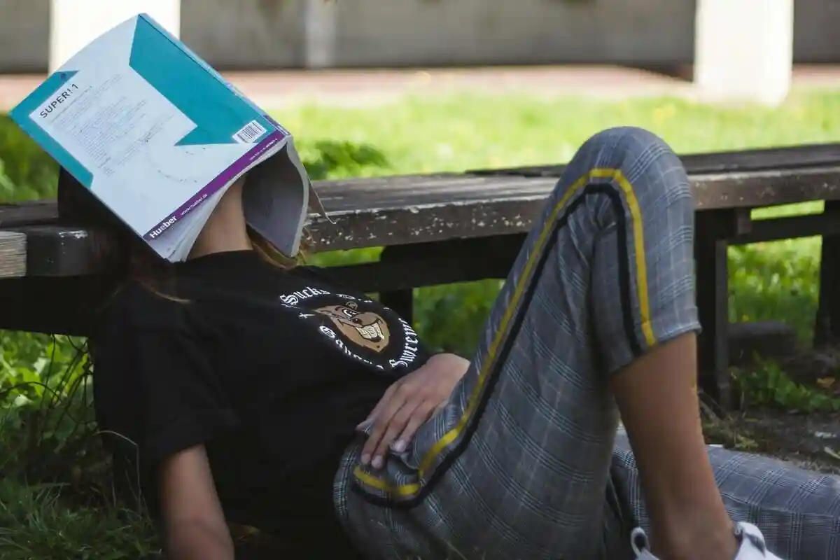 Ознаки вигорання: що робити з першими симптомами. Фото: Тоні Тран / unsplash.com