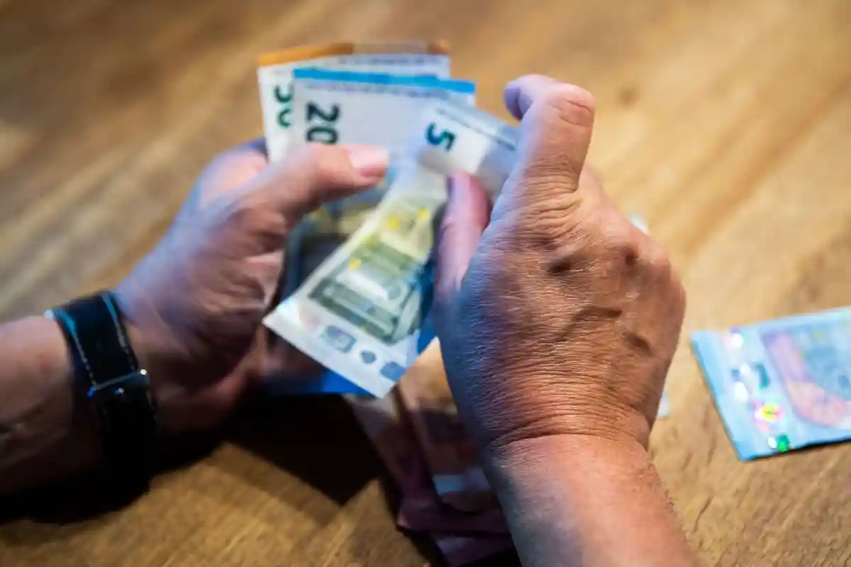 Гроші. Фото: Lino mirgler/dpa/ілюстрація