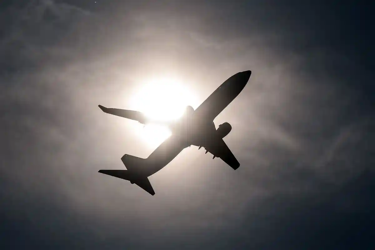 Літак злітає з аеродрому до Дюссельдорфа. Фото: Федеріко Гамбаріні/DPA