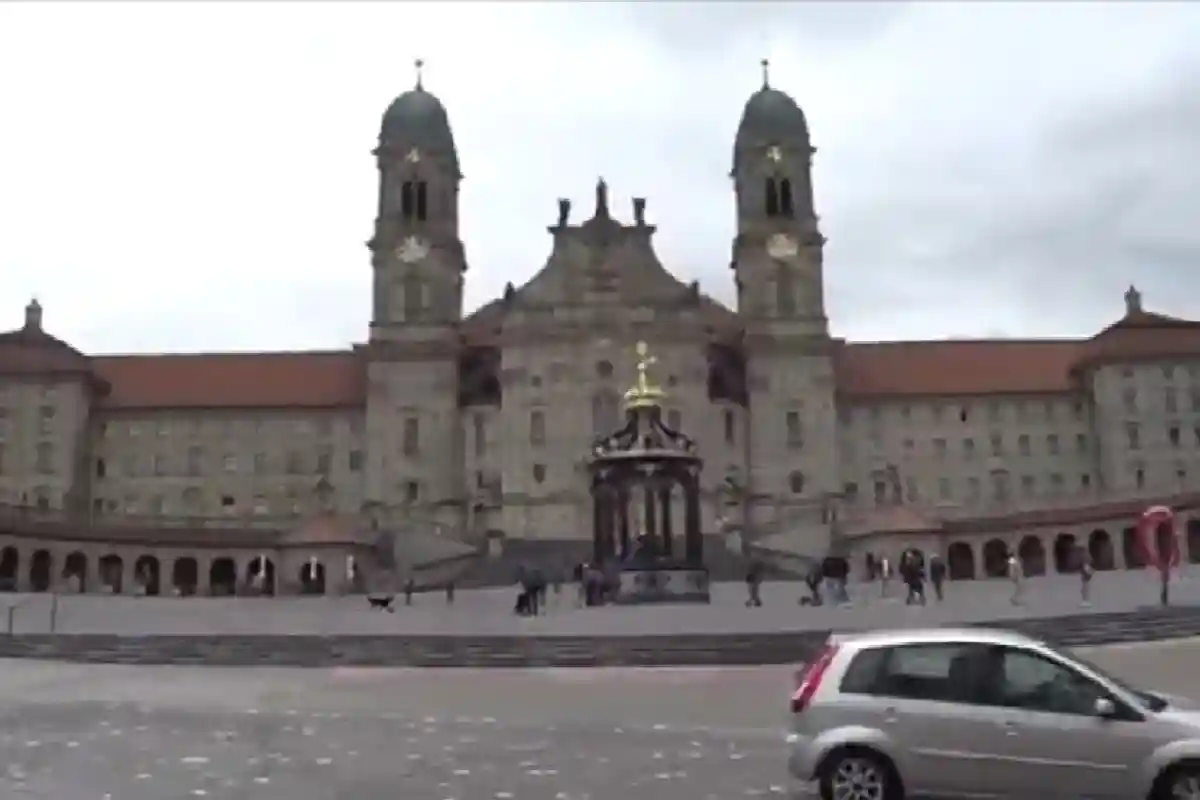 В Ейнзідельна.