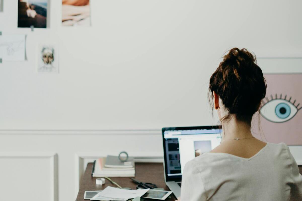 Проблеми з кровообігу в сидінні. Фото: Pexels License / pexels.com