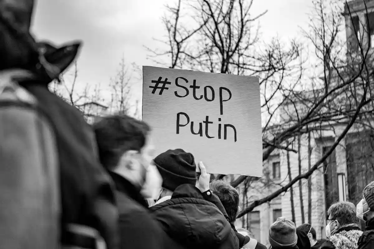 Мітинг у Берліні. Фото: matti karstedt / pexels.com