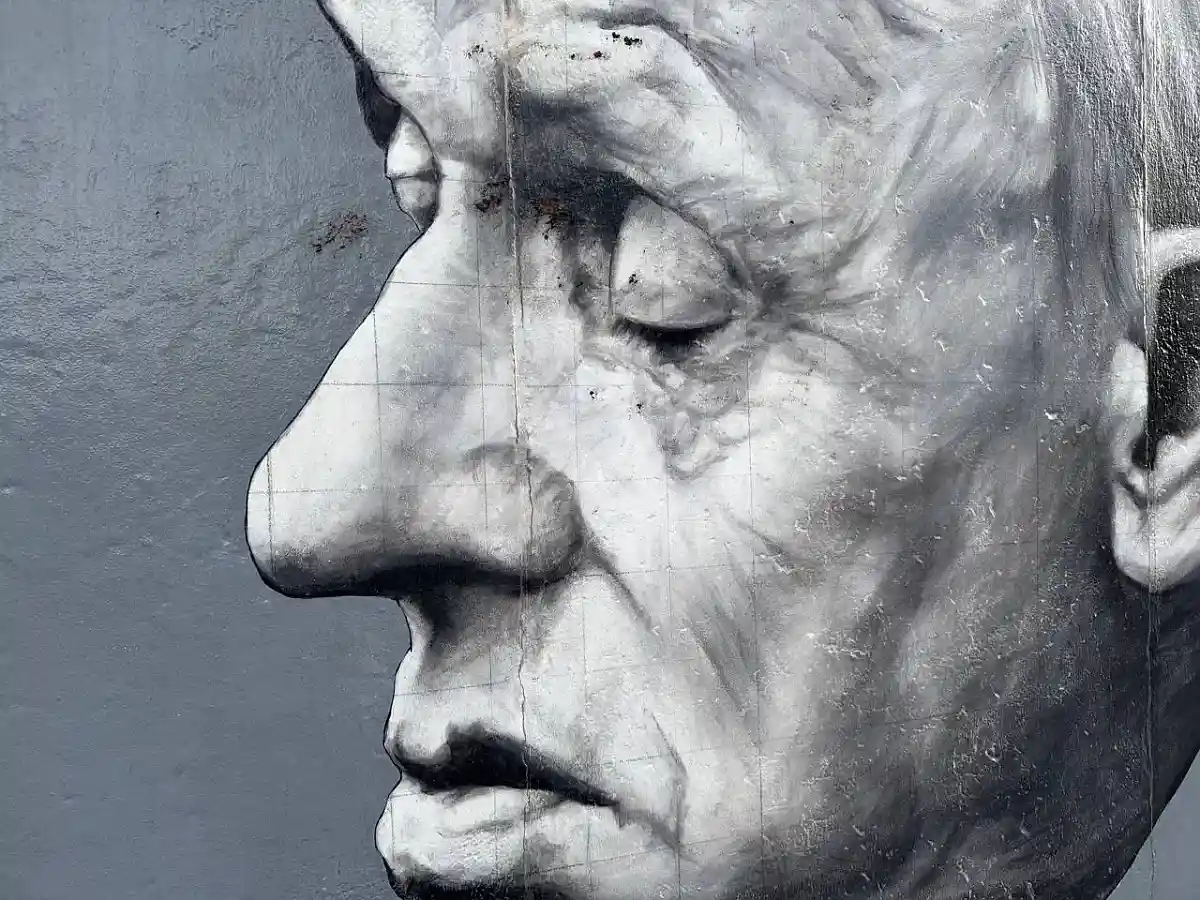 Як і на набережній Берліна, російська пропаганда була скорочена. Фото: aussiedlerbote.de