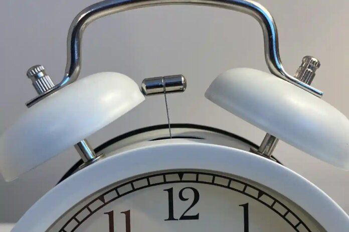 Чому кнопка "відстрочка" на будильнику шкідливо спати