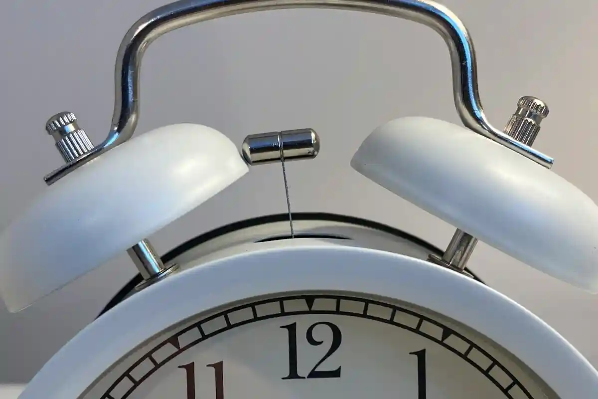 Чому кнопка "відстрочка" на будильнику шкідливо спати